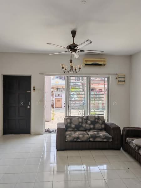 Terraced House for Rent in Bandar Botanic (Klang) - Sit Yong Hao - Living Room - PropertyGuru.com.my