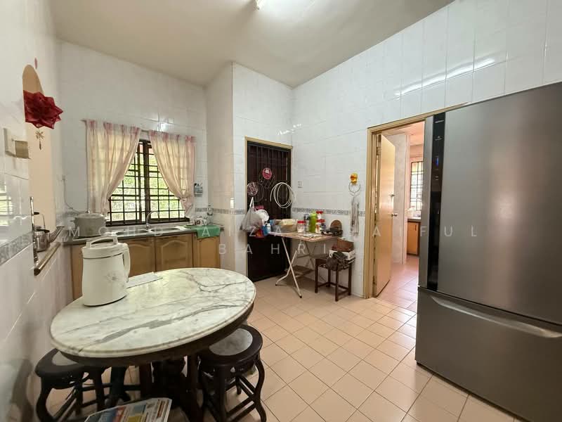 2-storey Terraced House for Sale in Bukit Jelutong (Shah Alam) - Mohd Aizat Saiful Bahri - Kitchen - PropertyGuru.com.my