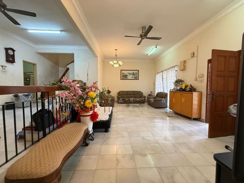 2-storey Terraced House for Sale in Bukit Jelutong (Shah Alam) - Mohd Aizat Saiful Bahri - Living Room - PropertyGuru.com.my