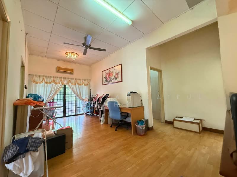 2-storey Terraced House for Sale in Bukit Jelutong (Shah Alam) - Mohd Aizat Saiful Bahri - Living Room - PropertyGuru.com.my