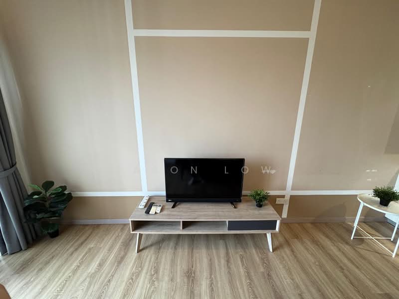 Servis Apartment untuk Disewa di Emporis - Jason Low - Living Room - PropertyGuru.com.my