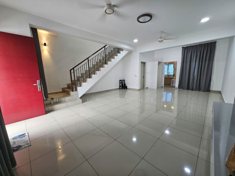 2-storey Terraced House for Sale in Bandar Rimbayu (Telok Panglima Garang) - Haziq Bohari - Living Room - PropertyGuru.com.my