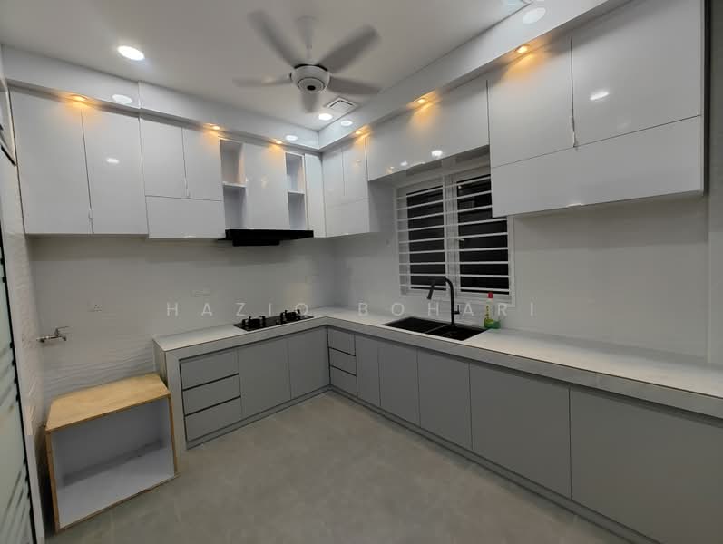 2-storey Terraced House for Sale in Bandar Rimbayu (Telok Panglima Garang) - Haziq Bohari - Kitchen - PropertyGuru.com.my