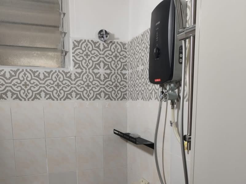 Pangsapuri untuk Dijual di Vista Pinggiran Apartment - Aziz Saad - Bathroom - PropertyGuru.com.my