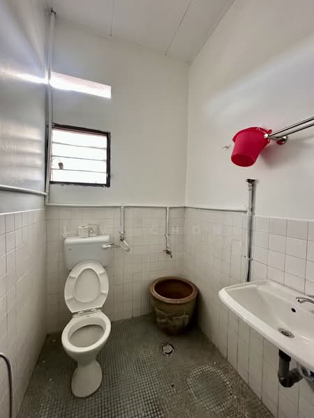 Rumah Teres 2 Tingkat untuk Dijual di Taman Ampang (Ipoh) - Levi Chong - Bathroom - PropertyGuru.com.my