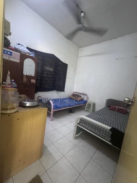 Pangsapuri untuk Dijual di Resak Apartment - Zuraini Soh - Bedroom - PropertyGuru.com.my