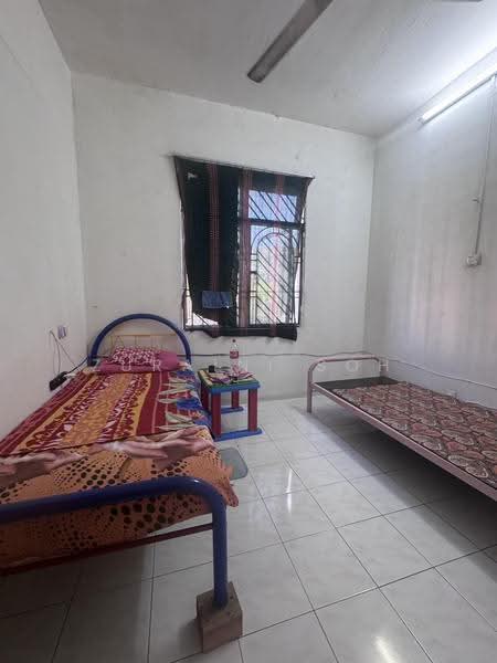 Pangsapuri untuk Dijual di Resak Apartment - Zuraini Soh - Bedroom - PropertyGuru.com.my