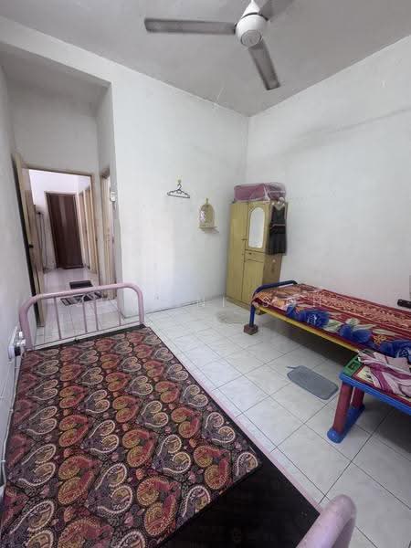 Pangsapuri untuk Dijual di Resak Apartment - Zuraini Soh - Bedroom - PropertyGuru.com.my