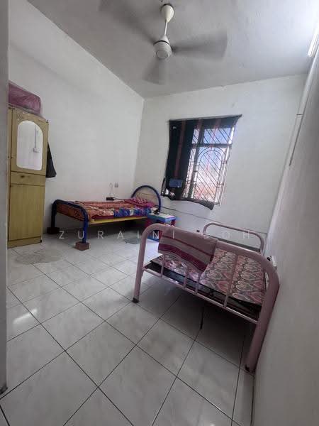 Pangsapuri untuk Dijual di Resak Apartment - Zuraini Soh - Bedroom - PropertyGuru.com.my