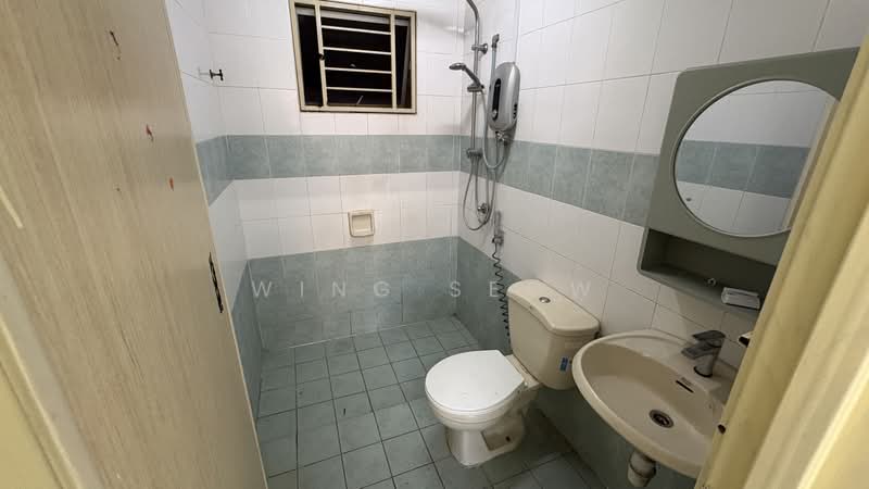 Kondominium untuk Dijual di Cengal Condominium - Wing Seow - Bathroom - PropertyGuru.com.my