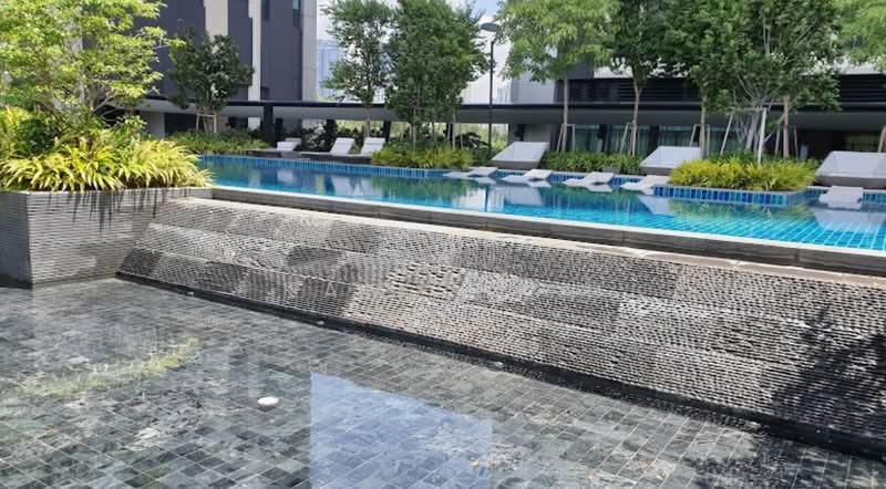 Servis Apartment untuk Dijual di Residensi Solaris Parq - Kai Chan - Pool - PropertyGuru.com.my