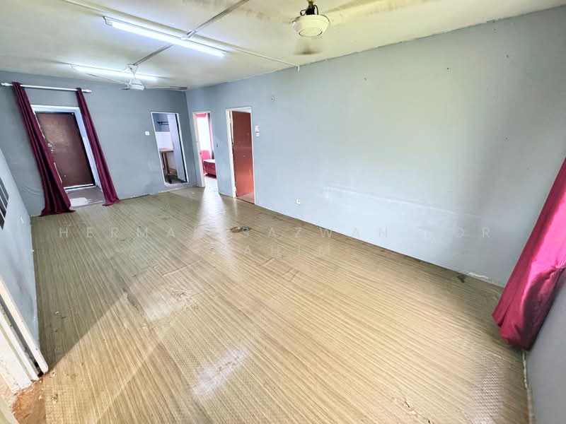 Rumah Flat untuk Dijual di PKNS Seksyen 6 Bandar Baru Bangi - Herman Sazwan Nor Rahim - Living Room - PropertyGuru.com.my