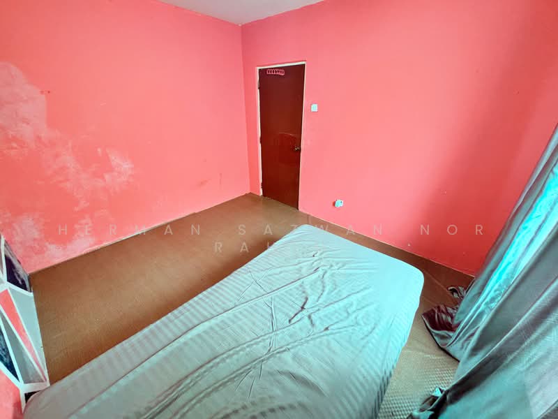 Rumah Flat untuk Dijual di PKNS Seksyen 6 Bandar Baru Bangi - Herman Sazwan Nor Rahim - Bedroom - PropertyGuru.com.my