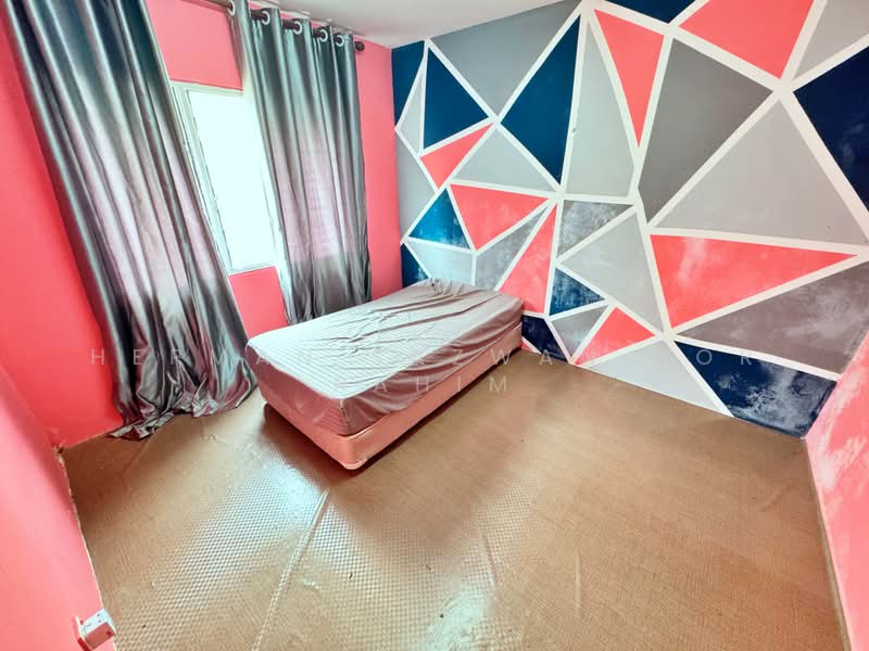 Rumah Flat untuk Dijual di PKNS Seksyen 6 Bandar Baru Bangi - Herman Sazwan Nor Rahim - Bedroom - PropertyGuru.com.my