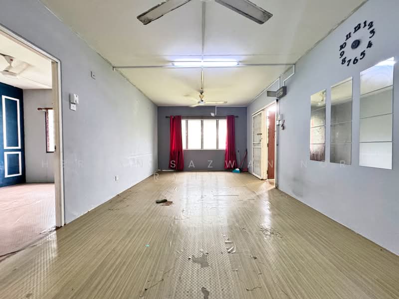 Rumah Flat untuk Dijual di PKNS Seksyen 6 Bandar Baru Bangi - Herman Sazwan Nor Rahim - Living Room - PropertyGuru.com.my