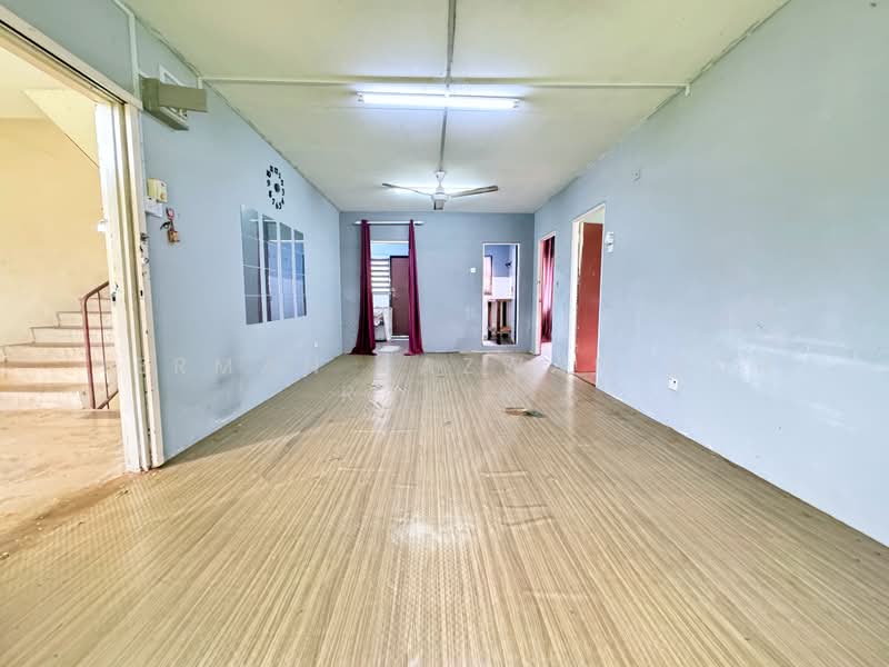 Rumah Flat untuk Dijual di PKNS Seksyen 6 Bandar Baru Bangi - Herman Sazwan Nor Rahim - Living Room - PropertyGuru.com.my