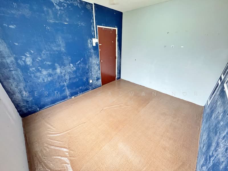 Rumah Flat untuk Dijual di PKNS Seksyen 6 Bandar Baru Bangi - Herman Sazwan Nor Rahim - Bedroom - PropertyGuru.com.my