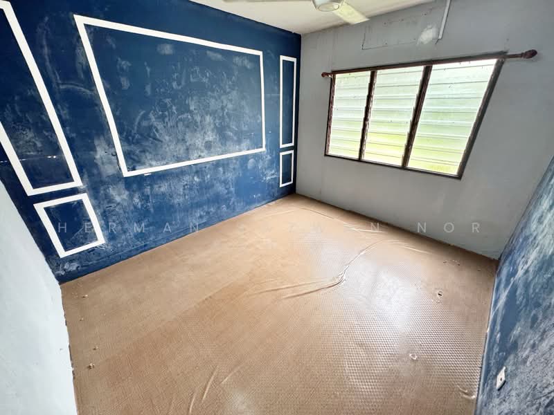 Rumah Flat untuk Dijual di PKNS Seksyen 6 Bandar Baru Bangi - Herman Sazwan Nor Rahim - Bedroom - PropertyGuru.com.my