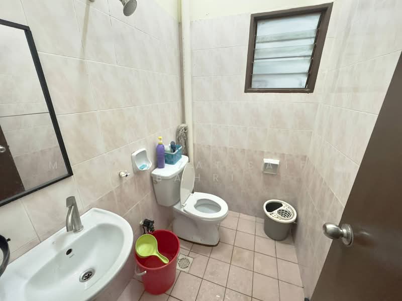 Rumah Teres 1 Tingkat untuk Dijual di Taman Dato Demang (Seri Kembangan) - Mohd Aizat Saiful Bahri - Bathroom - PropertyGuru.com.my