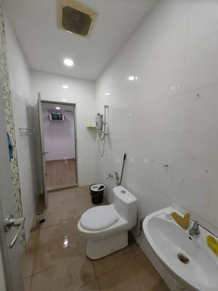 Bungalow for Rent in Taman Kebun Teh (Johor Bahru) - SJ CHAN - Bathroom - PropertyGuru.com.my