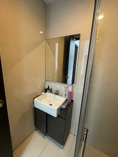 Condominium for Rent at Bay Point @ Country Garden Danga Bay - KK Low - Bathroom - PropertyGuru.com.my