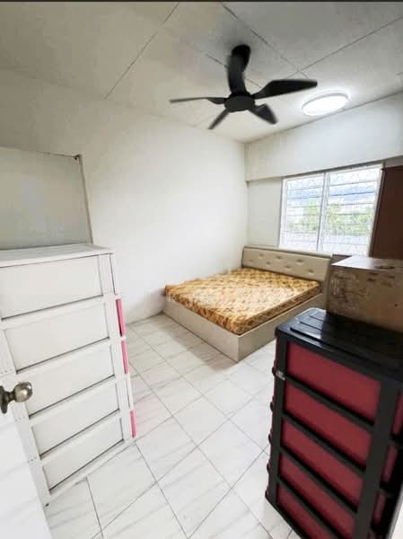 Rumah Flat untuk Disewa di Solok Sungai Ara - Jerry Tan - Bedroom - PropertyGuru.com.my
