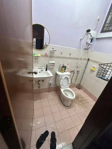 Rumah Teres 1 Tingkat untuk Disewa di Taman Puteri Wangsa (Ulu Tiram) - SJ CHAN - Bathroom - PropertyGuru.com.my
