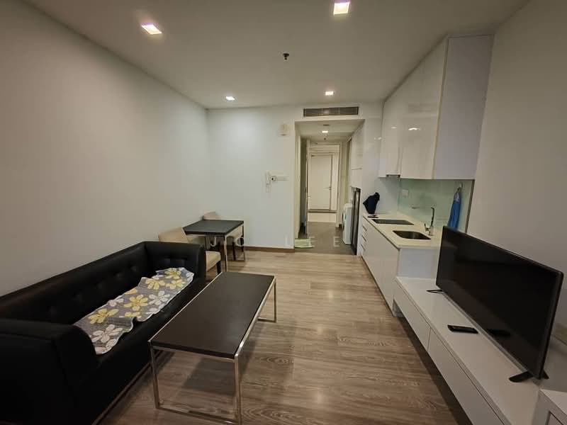 Servis Apartment untuk Dijual di Ramada (One @ Bukit Ceylon) - JC Lee - Living Room - PropertyGuru.com.my