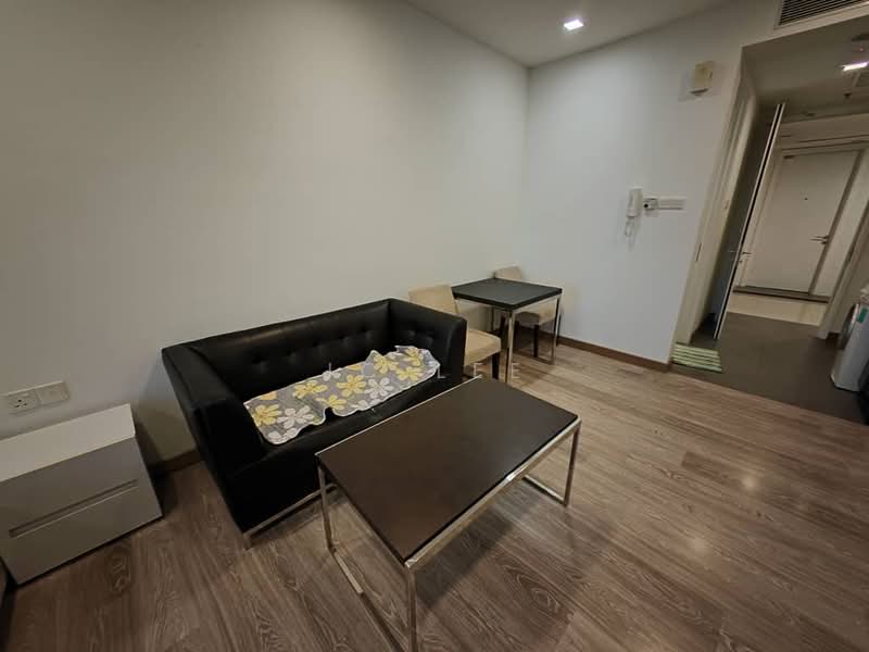 Servis Apartment untuk Dijual di Ramada (One @ Bukit Ceylon) - JC Lee - Living Room - PropertyGuru.com.my