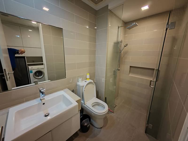 Servis Apartment untuk Dijual di Ramada (One @ Bukit Ceylon) - JC Lee - Bathroom - PropertyGuru.com.my