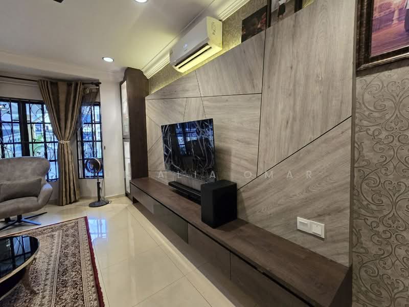 Rumah Teres 2 Tingkat untuk Dijual di Klang (Selangor) - Nur Alia Omar - Living Room - PropertyGuru.com.my