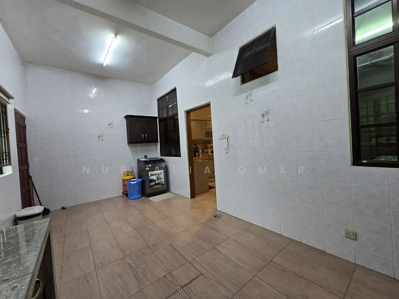 Rumah Teres 2 Tingkat untuk Dijual di Klang (Selangor) - Nur Alia Omar - Kitchen - PropertyGuru.com.my