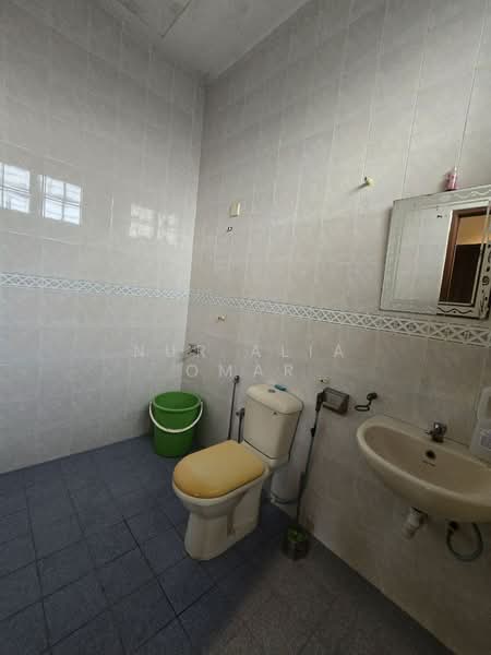 Rumah Teres 2 Tingkat untuk Dijual di Klang (Selangor) - Nur Alia Omar - Bathroom - PropertyGuru.com.my