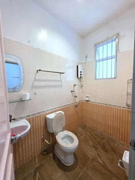 1-storey Terraced House for Sale in Taman Impian Emas (Skudai) - Karl Lim - Bathroom - PropertyGuru.com.my