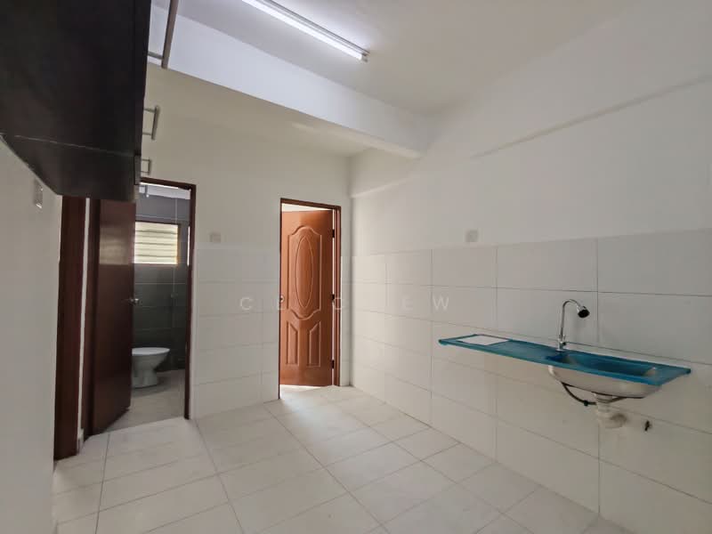 Pangsapuri untuk Disewa di Golden Villa - CL Chew - Bathroom - PropertyGuru.com.my