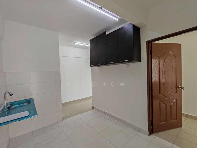 Pangsapuri untuk Disewa di Golden Villa - CL Chew - Kitchen - PropertyGuru.com.my