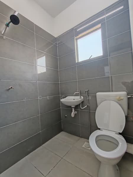 Pangsapuri untuk Disewa di Golden Villa - CL Chew - Bathroom - PropertyGuru.com.my