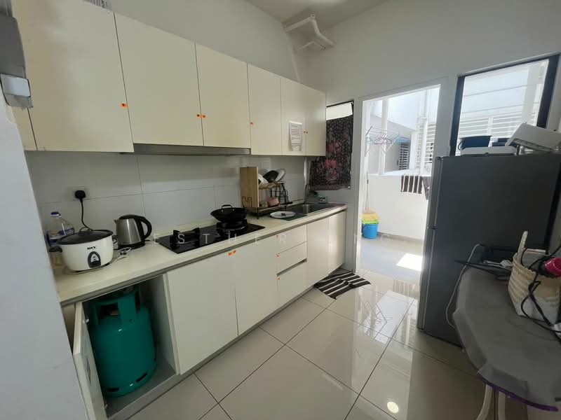Kondominium untuk Disewa di The Greens (Residensi Hijauan) @ Subang West - Esther Ong - Kitchen - PropertyGuru.com.my