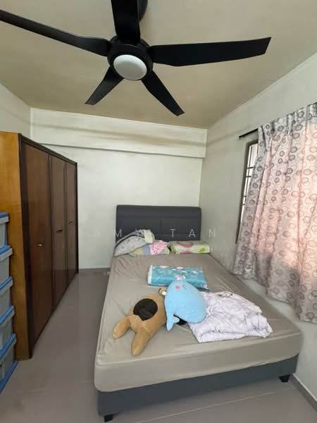 Pangsapuri untuk Dijual di Krystal Idaman - Amy Tan - Bedroom - PropertyGuru.com.my