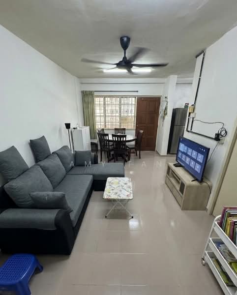 Pangsapuri untuk Dijual di Krystal Idaman - Amy Tan - Living Room - PropertyGuru.com.my