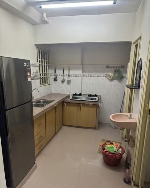 Pangsapuri untuk Dijual di Krystal Idaman - Amy Tan - Kitchen - PropertyGuru.com.my