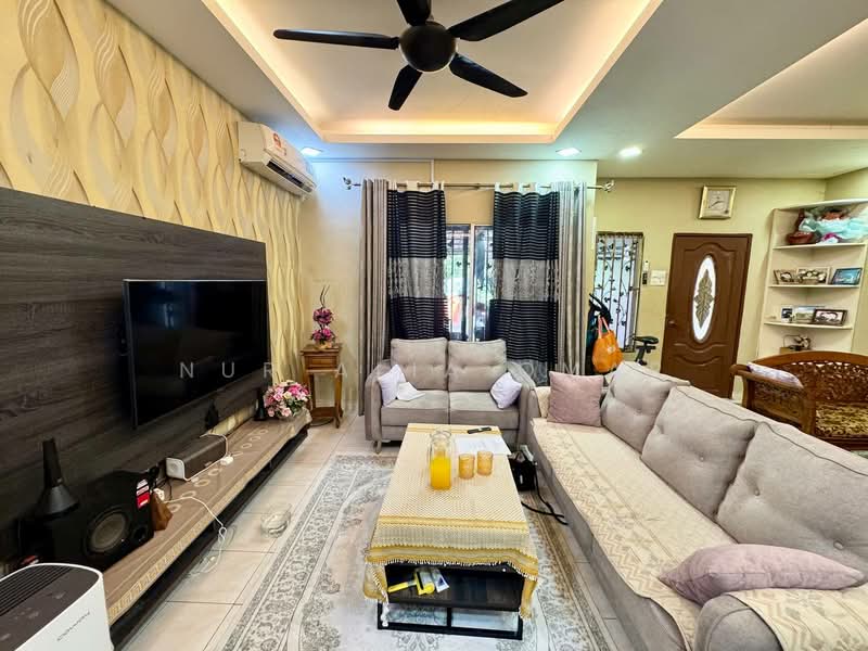 Rumah Teres 2 Tingkat untuk Dijual di Kampung Sungai Udang (Klang) - Nur Alia Omar - Living Room - PropertyGuru.com.my