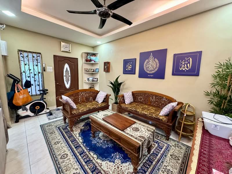 Rumah Teres 2 Tingkat untuk Dijual di Kampung Sungai Udang (Klang) - Nur Alia Omar - Living Room - PropertyGuru.com.my