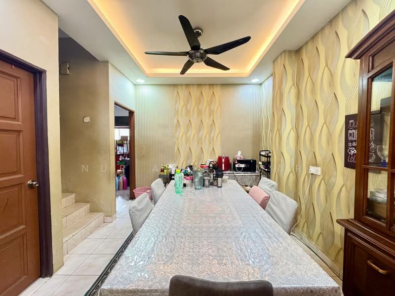 Rumah Teres 2 Tingkat untuk Dijual di Kampung Sungai Udang (Klang) - Nur Alia Omar - Dining Room - PropertyGuru.com.my