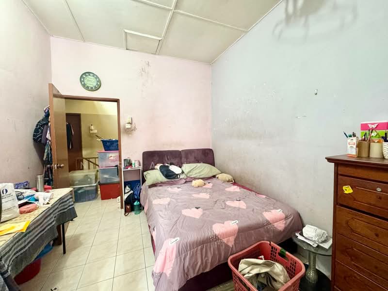 Rumah Teres 2 Tingkat untuk Dijual di Kampung Sungai Udang (Klang) - Nur Alia Omar - Bedroom - PropertyGuru.com.my