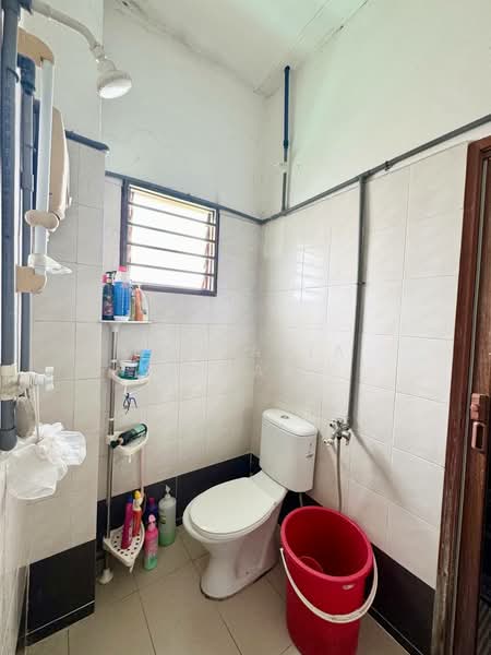 Rumah Teres 2 Tingkat untuk Dijual di Kampung Sungai Udang (Klang) - Nur Alia Omar - Bathroom - PropertyGuru.com.my