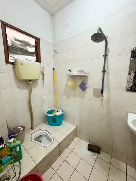 Rumah Teres 2 Tingkat untuk Dijual di Kampung Sungai Udang (Klang) - Nur Alia Omar - Bathroom - PropertyGuru.com.my