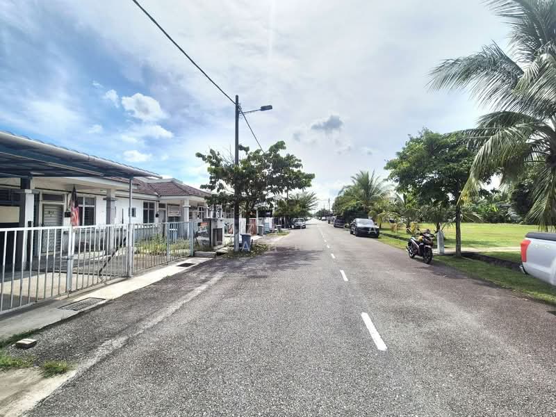 1-storey Terraced House for Sale in Jenjarom (Selangor) - Mohd Aizat Saiful Bahri - Exterior - PropertyGuru.com.my