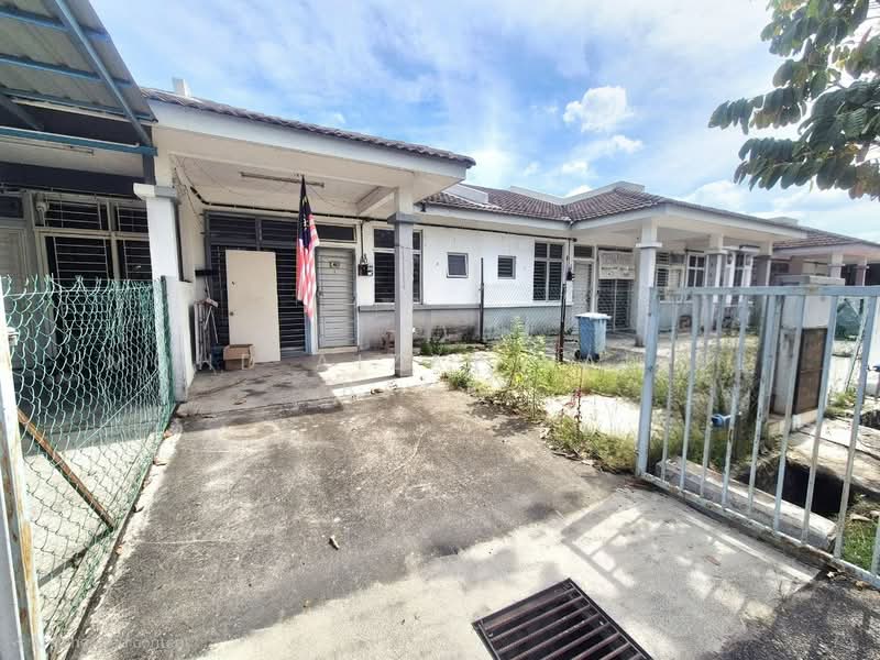 1-storey Terraced House for Sale in Jenjarom (Selangor) - Mohd Aizat Saiful Bahri - Exterior - PropertyGuru.com.my