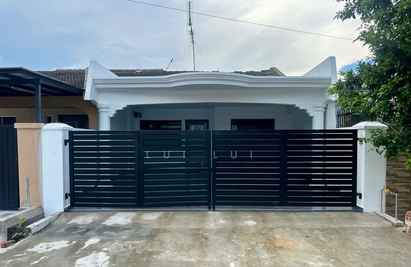 1-storey Terraced House for Sale in Taman Ungku Tun Aminah (Skudai) - Lui Lui - Exterior - PropertyGuru.com.my